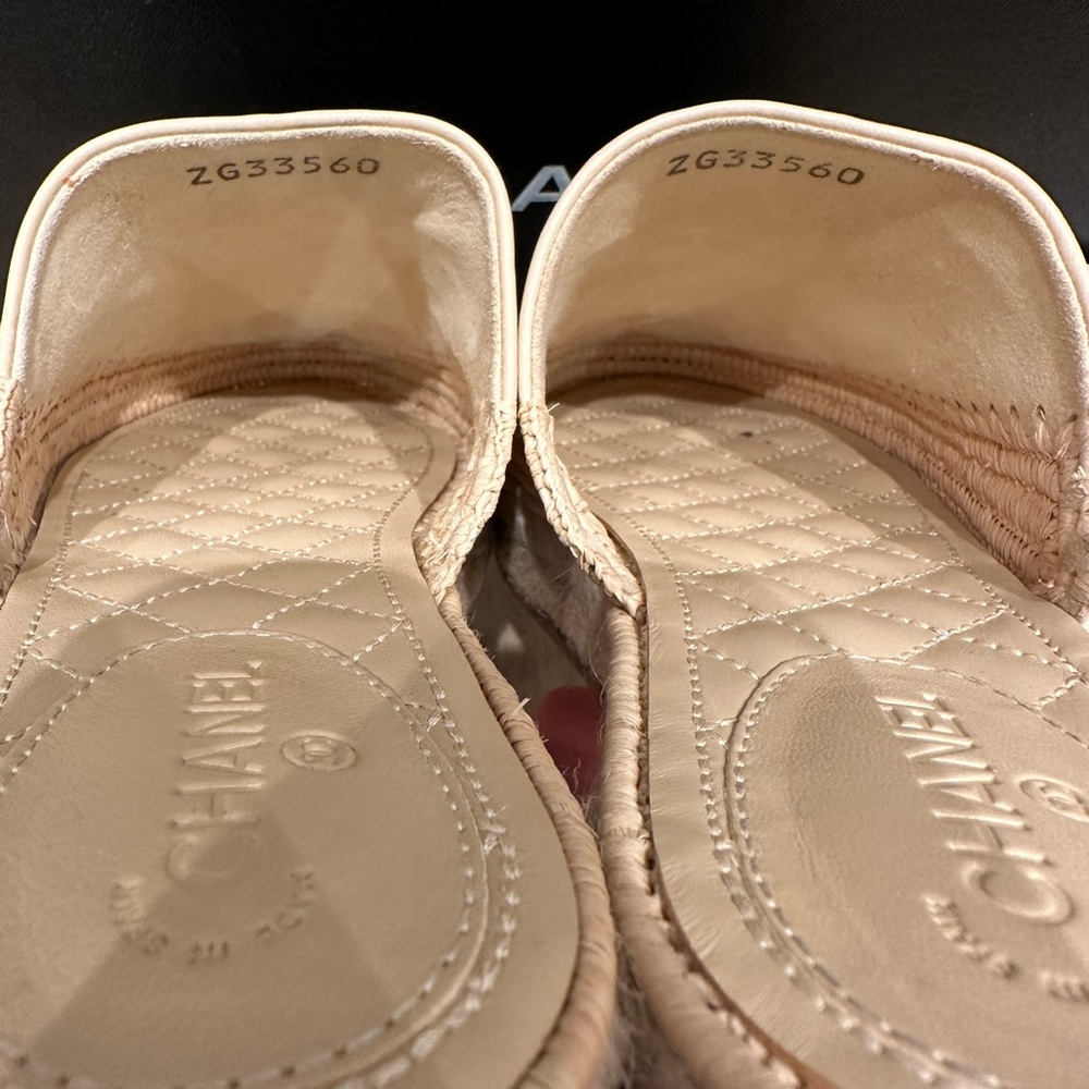 CHANEL Women's Beige and Black Espadrille Mules - Picture 13 of 15